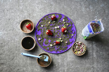 Carica l'immagine nel visualizzatore di Gallery, Likit Graze Maze: Il Tappetino da Leccare a Rilascio Lento per Cavalli shop del cavallo