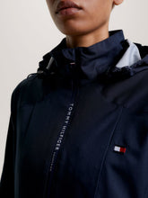Carica l'immagine nel visualizzatore di Gallery, Giacca anti pioggia "Barcellona" corta blu Tommy Hilfiger shop del cavallo