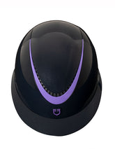 Carica l'immagine nel visualizzatore di Gallery, Casco "Galaxy shine" visiera larga blu-viola Equestro shop del cavallo