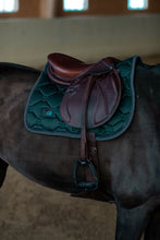 Carica l&#39;immagine nel visualizzatore di Gallery, Sottosella da salto Dramatic Monday Equestrian Stockholm shop del cavallo
