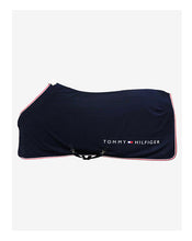 Carica l&#39;immagine nel visualizzatore di Gallery, Coperta in pile &quot;Genesis Fleece&quot; Tommy Hilfiger shop del cavallo
