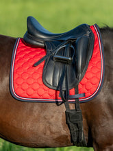 Carica l&#39;immagine nel visualizzatore di Gallery, Sottosella da dressage &quot;Kingston&quot; rosso Tommy Hilfiger shop del cavallo
