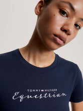 Carica l&#39;immagine nel visualizzatore di Gallery, T-shirt da donna &quot;Brooklyn&quot; blu Tommy Hilfiger shop del cavallo
