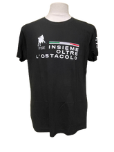 Load image into Gallery viewer, T-shirt uomo Insieme oltre l&#39;ostacolo Cavalleria Toscana x Fise shop del cavallo
