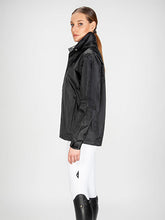 Carica l&#39;immagine nel visualizzatore di Gallery, Unisex rain-jacket equiline shop del cavallo
